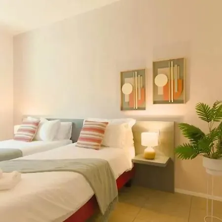 Italian Lakes 3 Bedroom With Pool