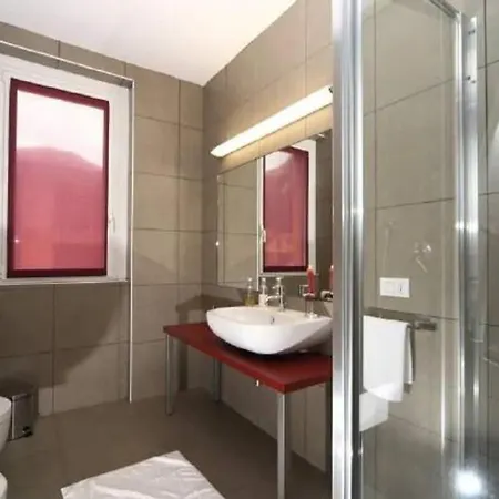 Italian Lakes 3 Bedroom With Pool Apartment